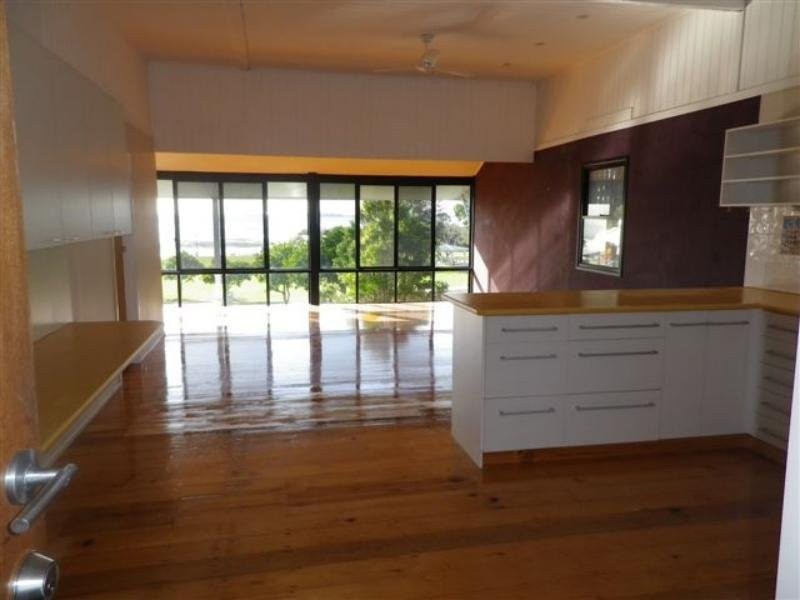 679 Esplanade, Lota QLD 4179