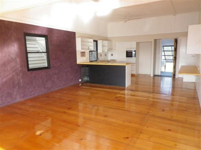 679 Esplanade, Lota QLD 4179