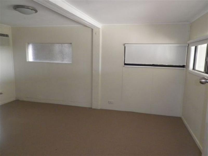 679 Esplanade, Lota QLD 4179