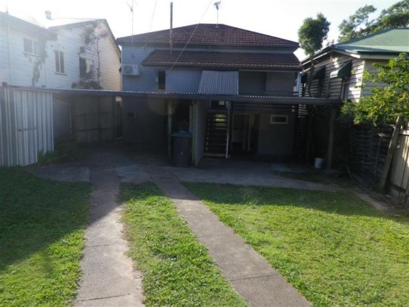 679 Esplanade, Lota QLD 4179