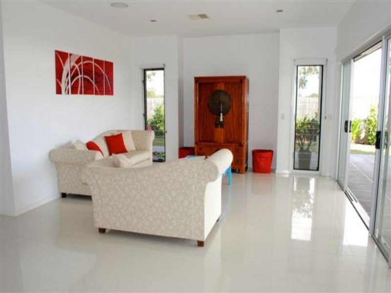 11 Whatmore Place, Manly West QLD 4179