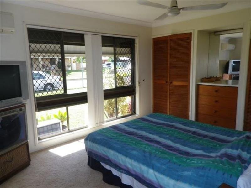1 Sebastian Street, Manly West QLD 4179