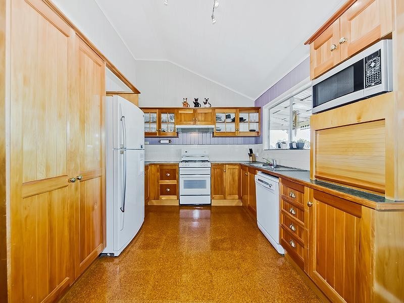 Cnr Besham Pde & West Ave, Wynnum QLD 4178