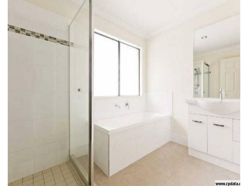 11 Wassell Street, Wynnum QLD 4178