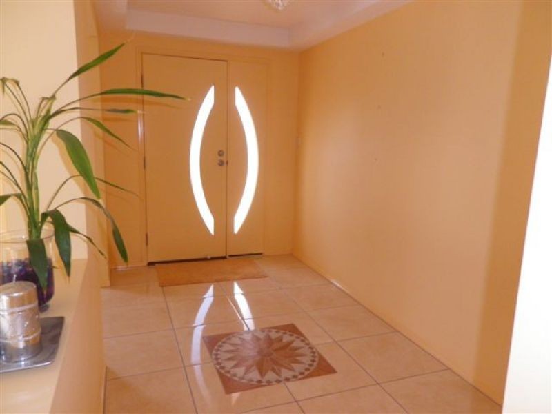 32 Wirra Circuit, Wynnum West QLD 4178