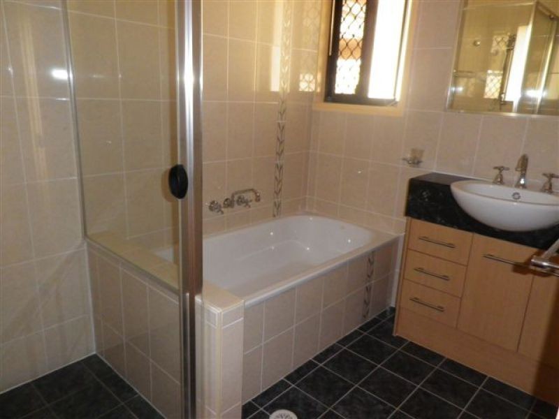 32 Wirra Circuit, Wynnum West QLD 4178