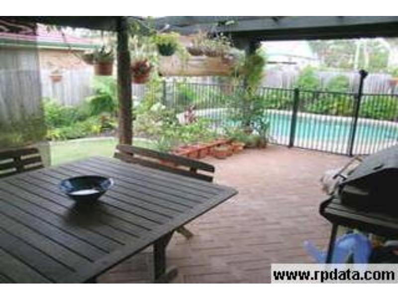 13 Ursula Pl, Wynnum West QLD 4178