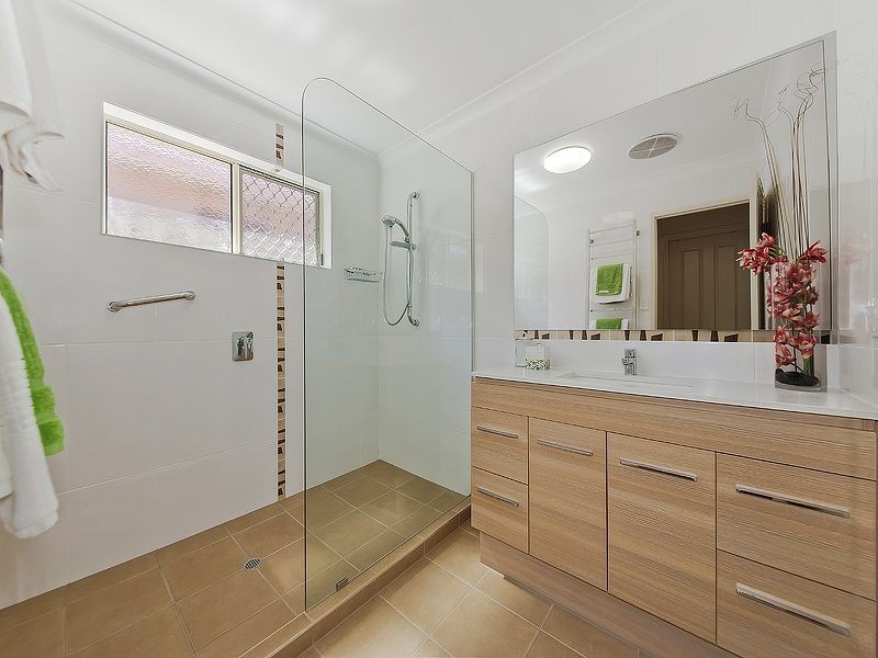 63 Tamaree Ave, Wynnum QLD 4178
