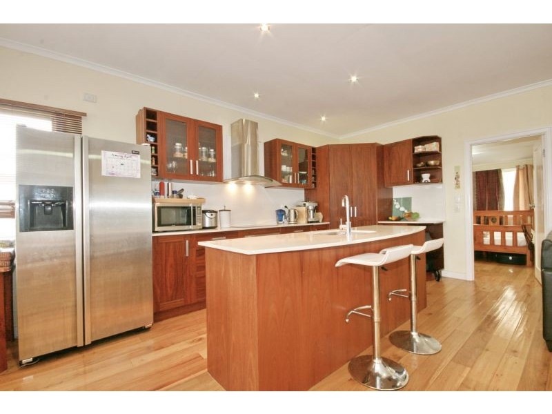 16 Kitchener St, Wynnum QLD 4178
