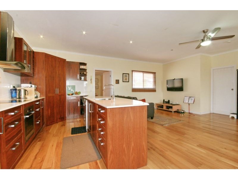 16 Kitchener St, Wynnum QLD 4178