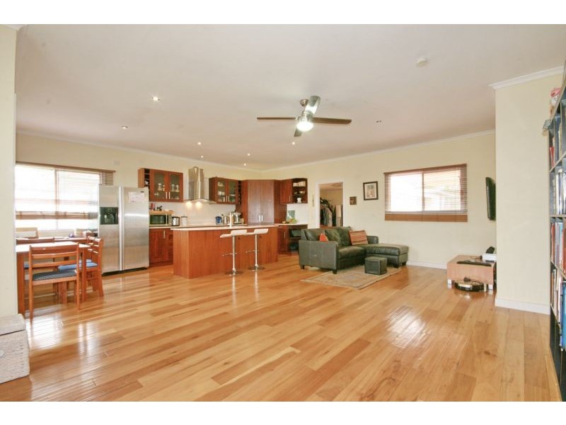 16 Kitchener St, Wynnum QLD 4178