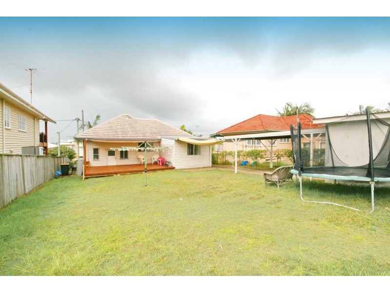 16 Kitchener St, Wynnum QLD 4178