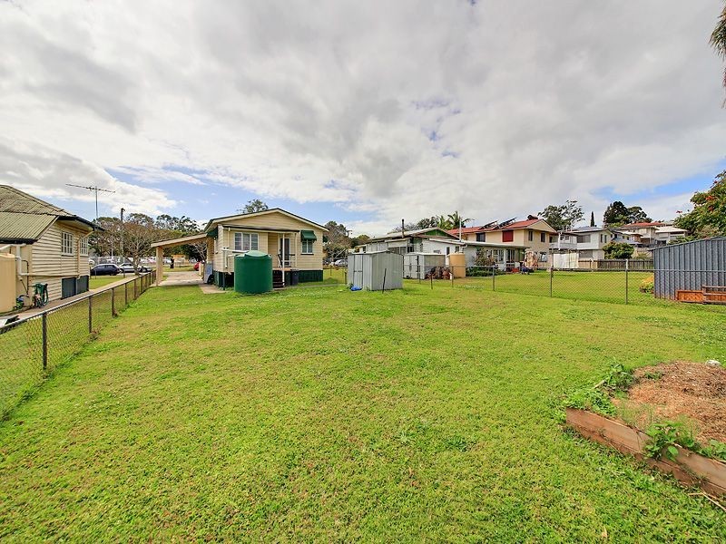 9 Rodney Street, Wynnum West QLD 4178
