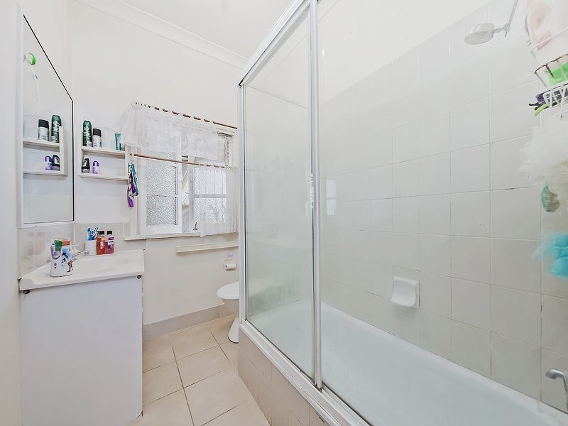 9 Rodney Street, Wynnum West QLD 4178