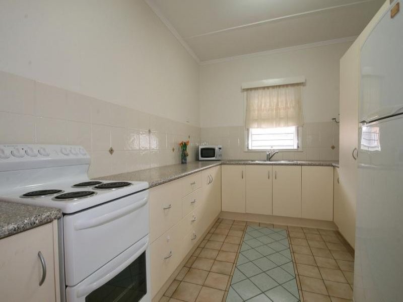 28 Crawford Rd, Wynnum West QLD 4178