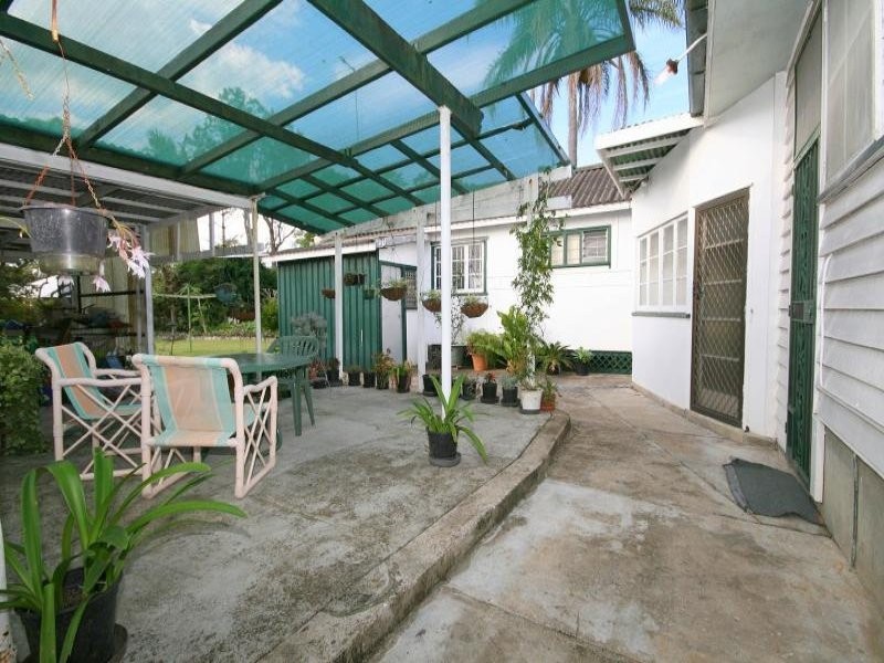 28 Crawford Rd, Wynnum West QLD 4178