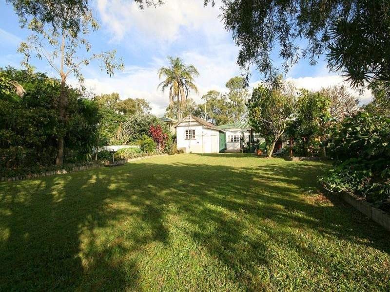 28 Crawford Rd, Wynnum West QLD 4178