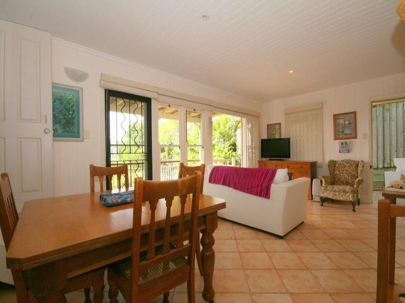 34 Wellington St, Manly QLD 4179