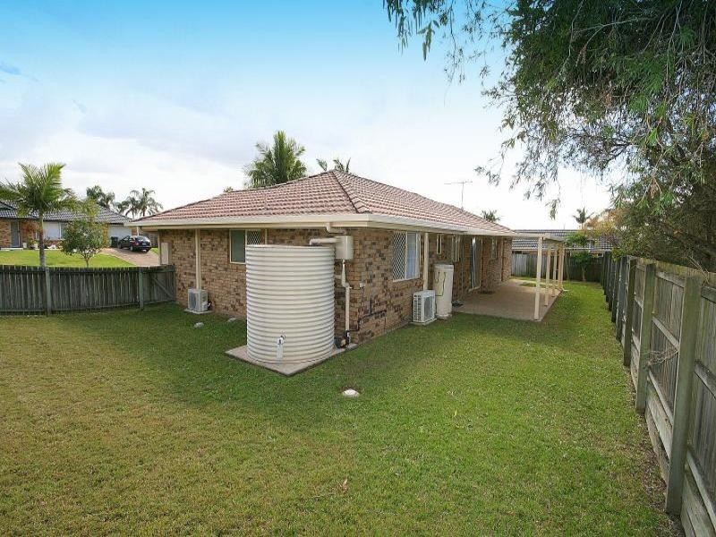 83 Schooner Cct, Manly West QLD 4179