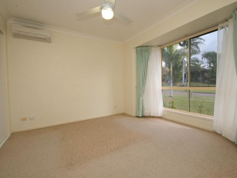 83 Schooner Cct, Manly West QLD 4179