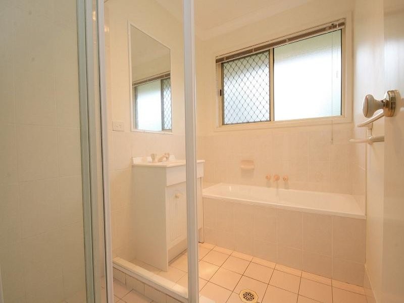 83 Schooner Cct, Manly West QLD 4179