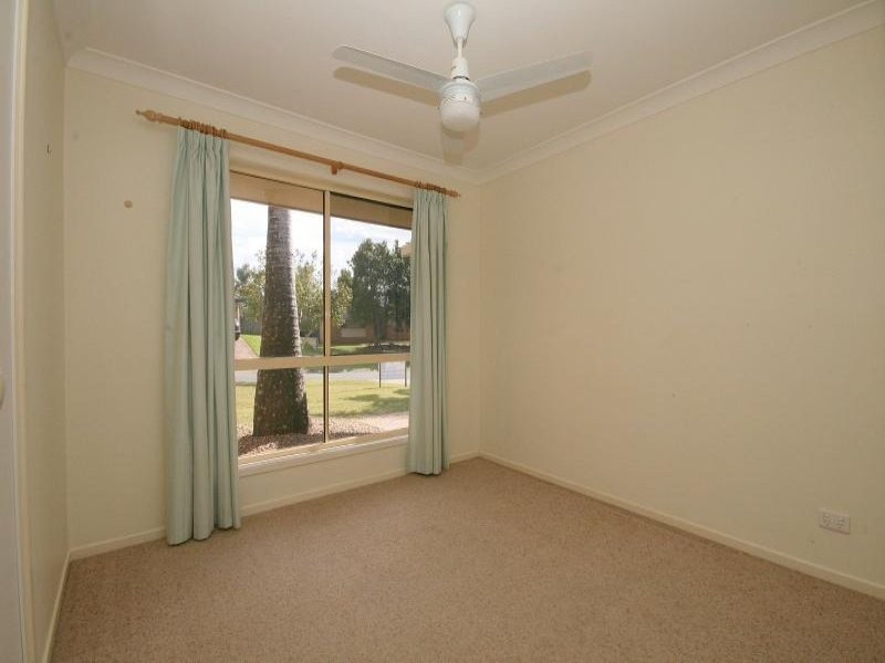 83 Schooner Cct, Manly West QLD 4179