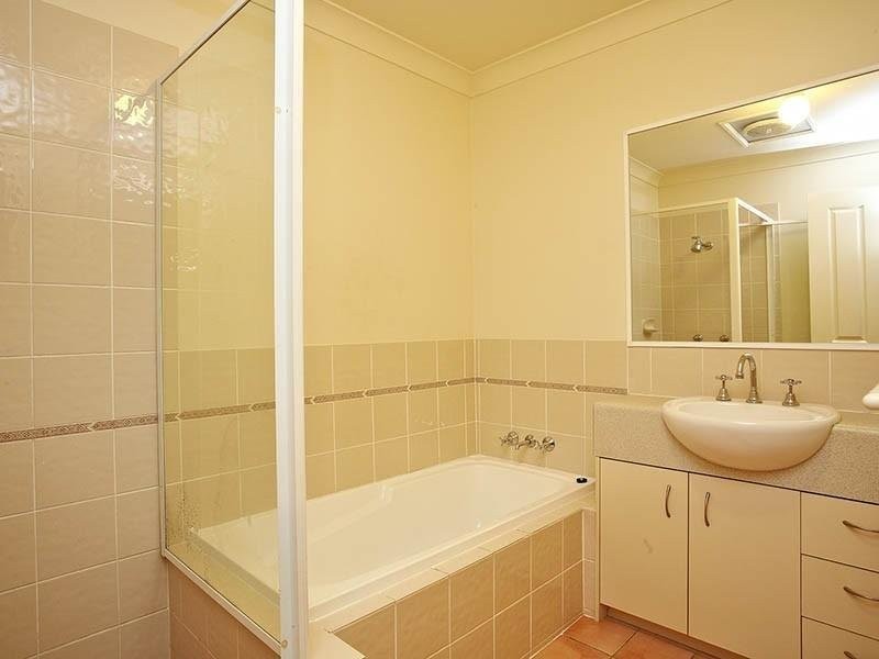 10/27 Camille Crescent, Wynnum West QLD 4178