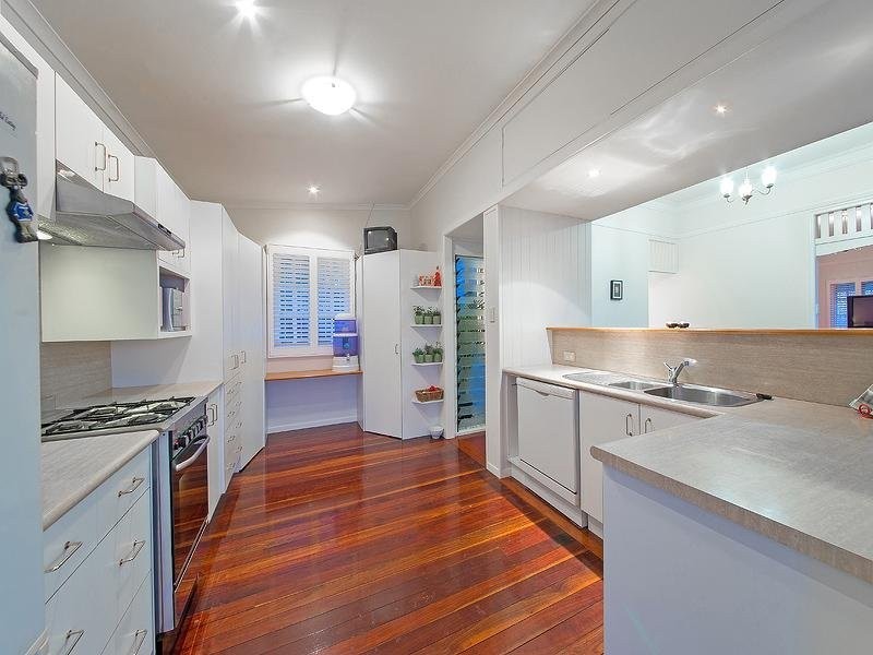 2 Kingsley Tce, Wynnum QLD 4178