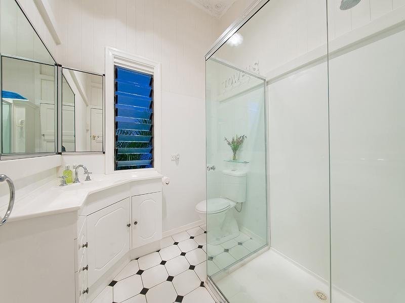 2 Kingsley Tce, Wynnum QLD 4178