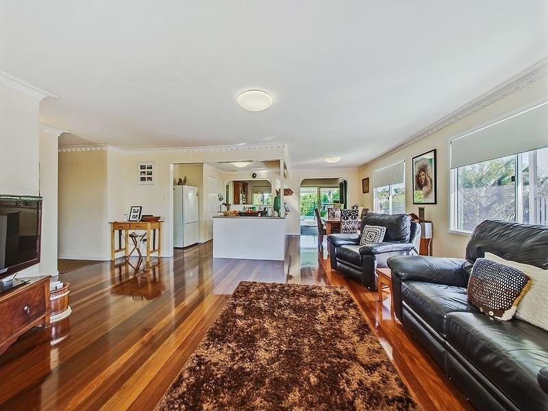 24 Banoon Dr, Wynnum QLD 4178