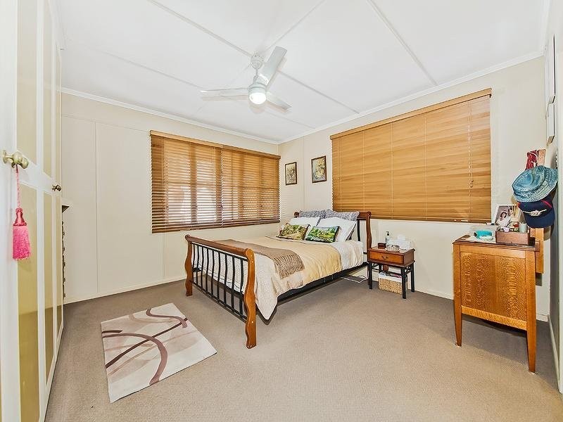 24 Banoon Dr, Wynnum QLD 4178