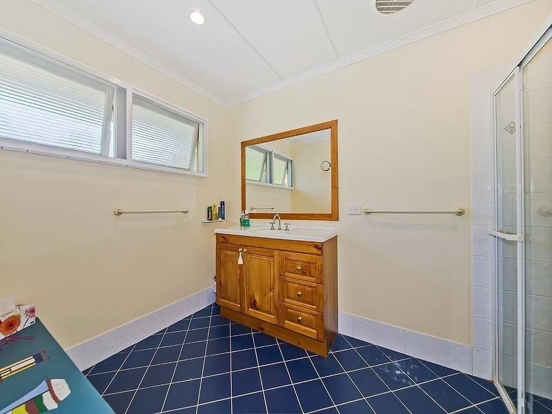 24 Banoon Dr, Wynnum QLD 4178