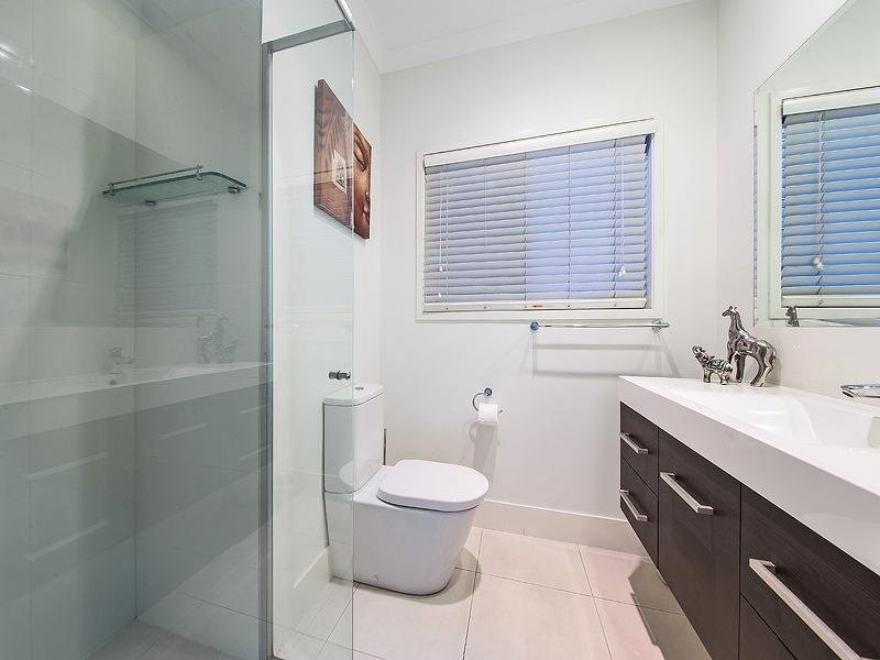 24 Orallo St, Lota QLD 4179