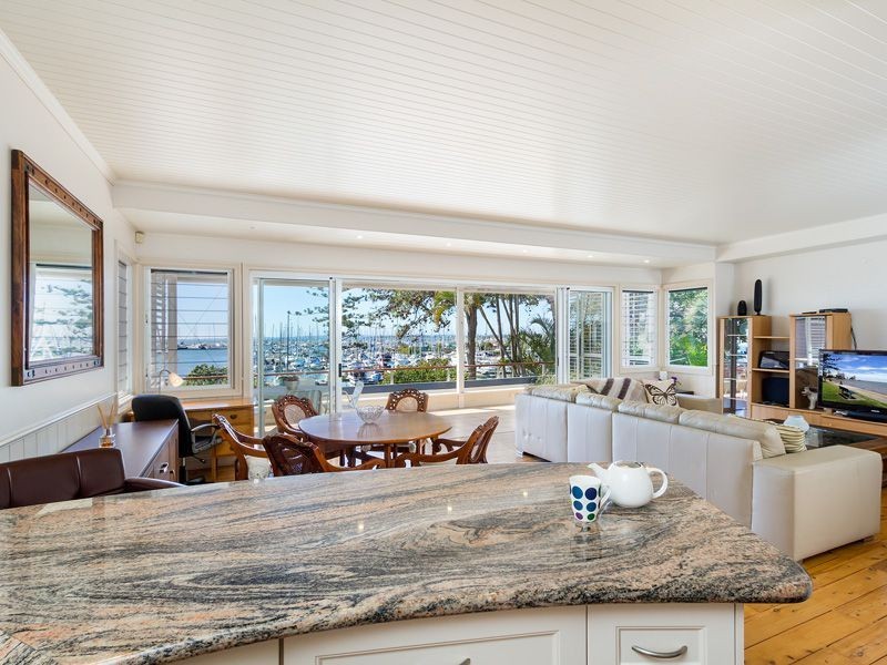 493 Royal Esplanade -, Manly QLD 4179