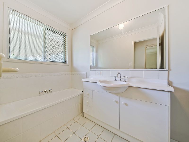 39 Matthews Way, Wakerley QLD 4154