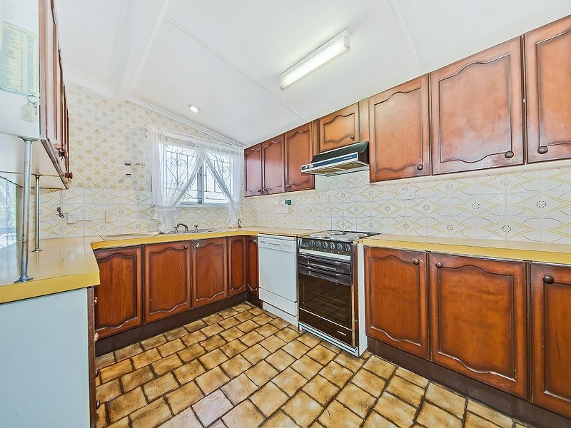 15 Brockworth St, Wynnum West QLD 4178