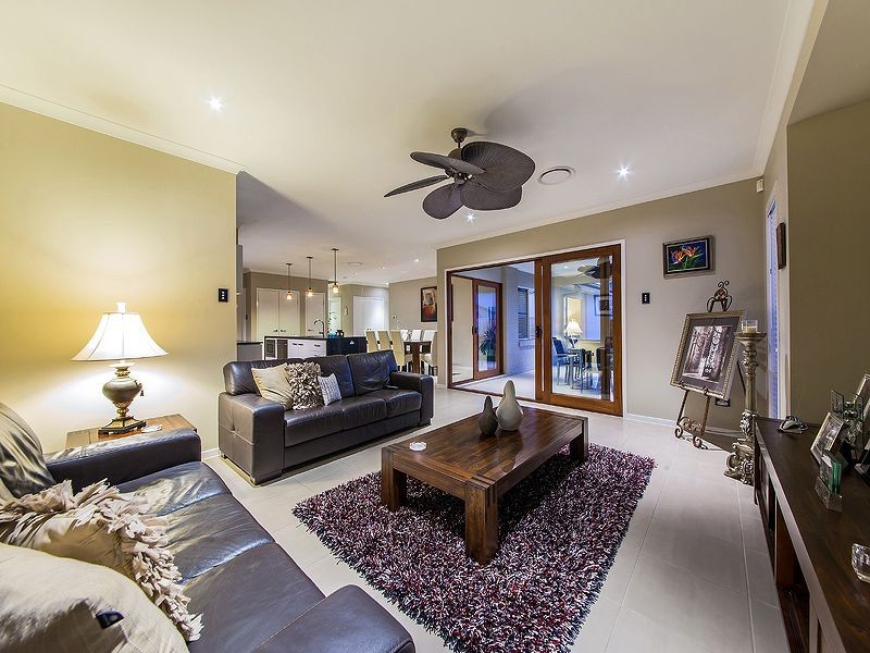 12 Foxwood Cct, Wakerley QLD 4154