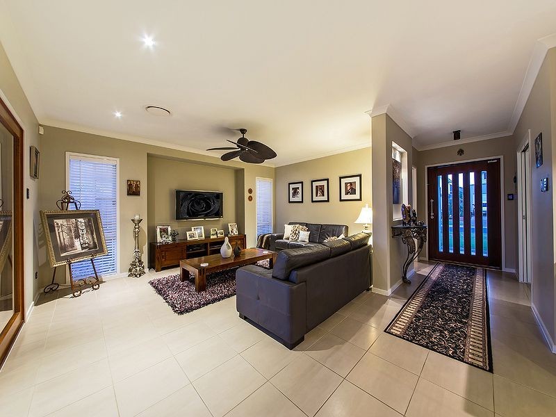 12 Foxwood Cct, Wakerley QLD 4154