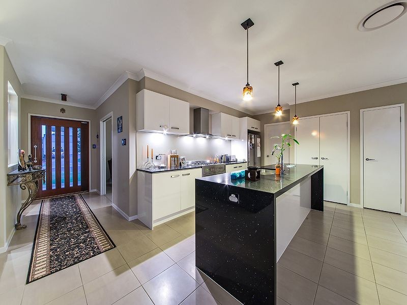 12 Foxwood Cct, Wakerley QLD 4154