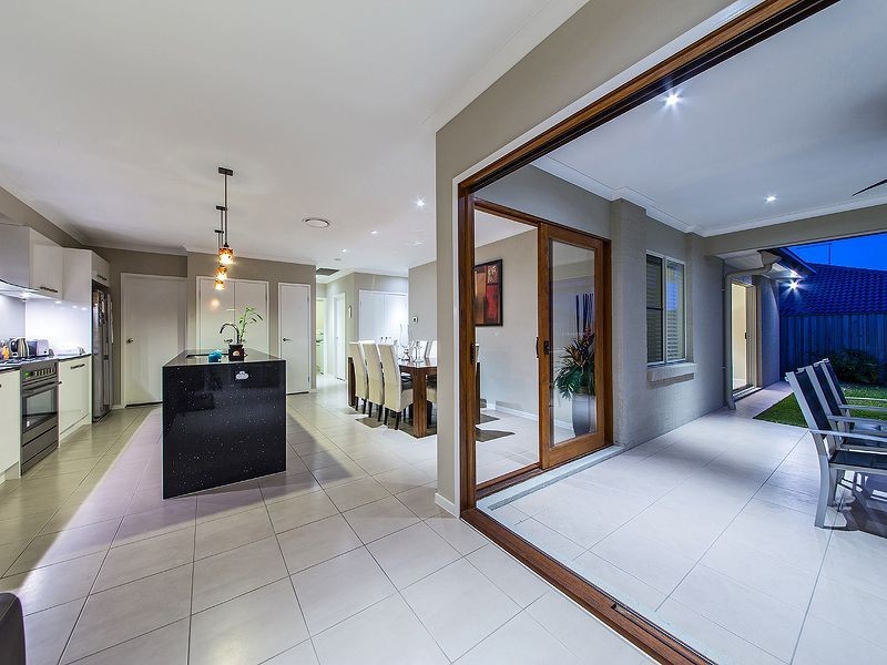 12 Foxwood Cct, Wakerley QLD 4154