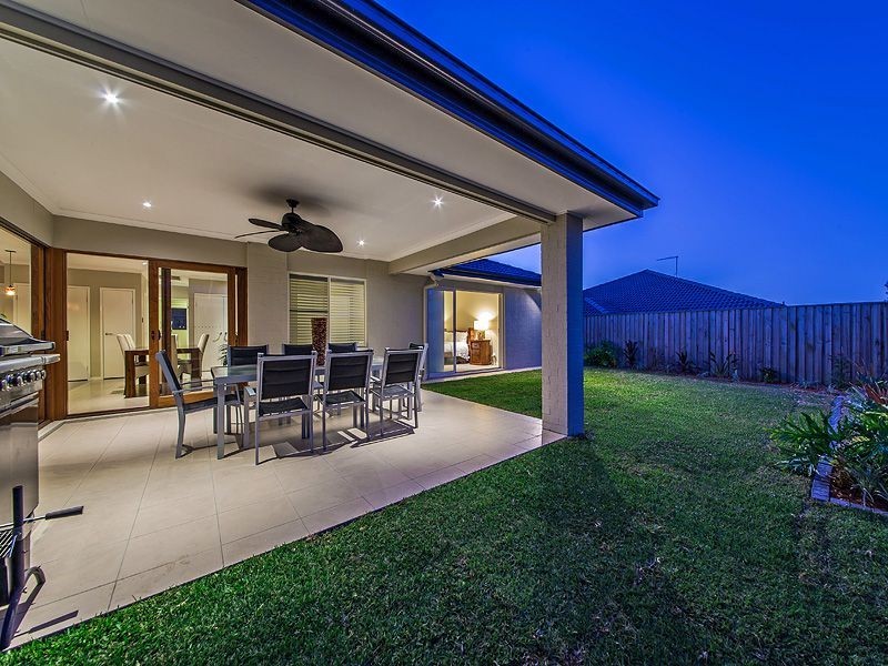 12 Foxwood Cct, Wakerley QLD 4154