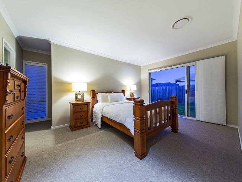 12 Foxwood Cct, Wakerley QLD 4154