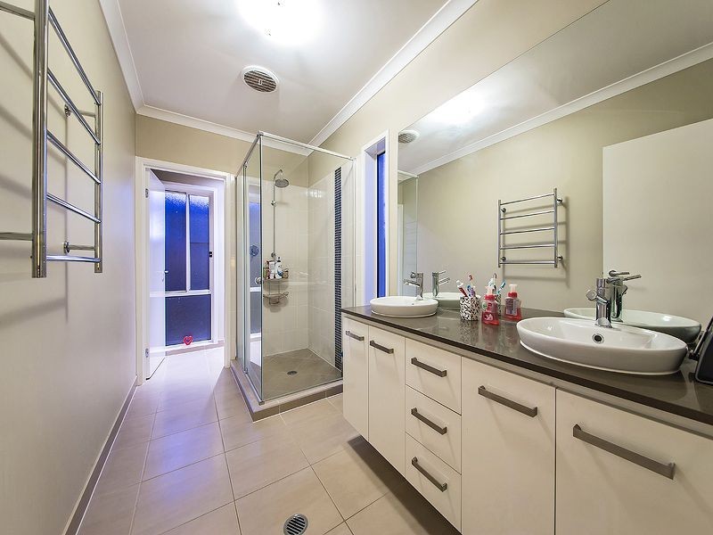 12 Foxwood Cct, Wakerley QLD 4154