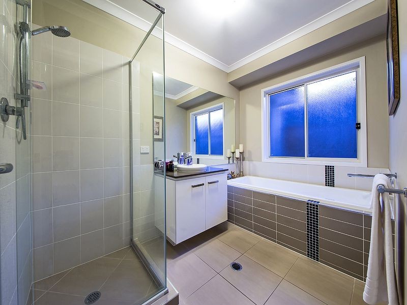 12 Foxwood Cct, Wakerley QLD 4154