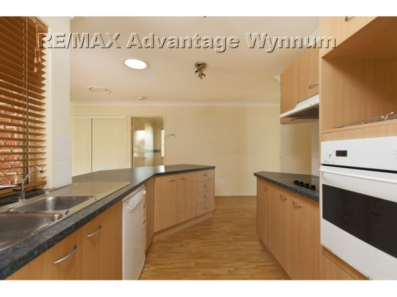19 Poinciana St, Wynnum West QLD 4178