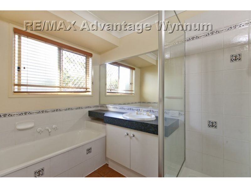 19 Poinciana St, Wynnum West QLD 4178