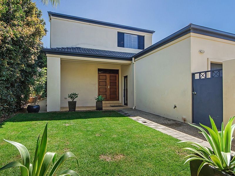 92 Central Street, Labrador QLD 4215