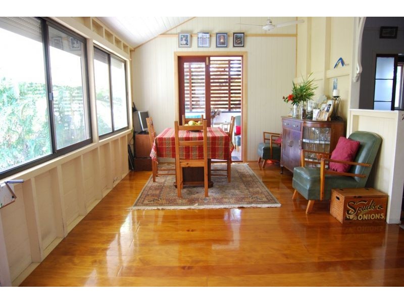 18 Bay Terrace, Wynnum QLD 4178