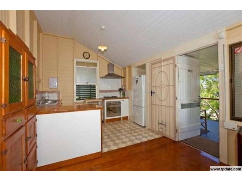 18 Bay Terrace, Wynnum QLD 4178