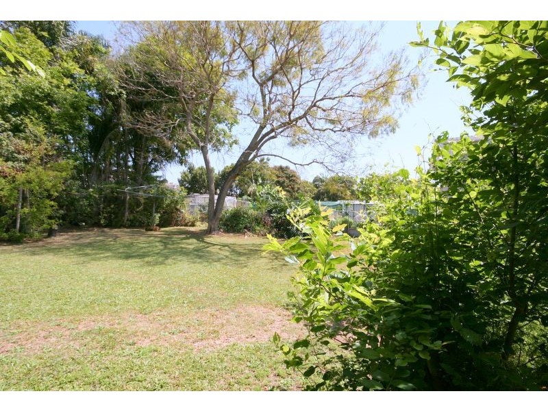 136 Cameron Pde, Wynnum QLD 4178